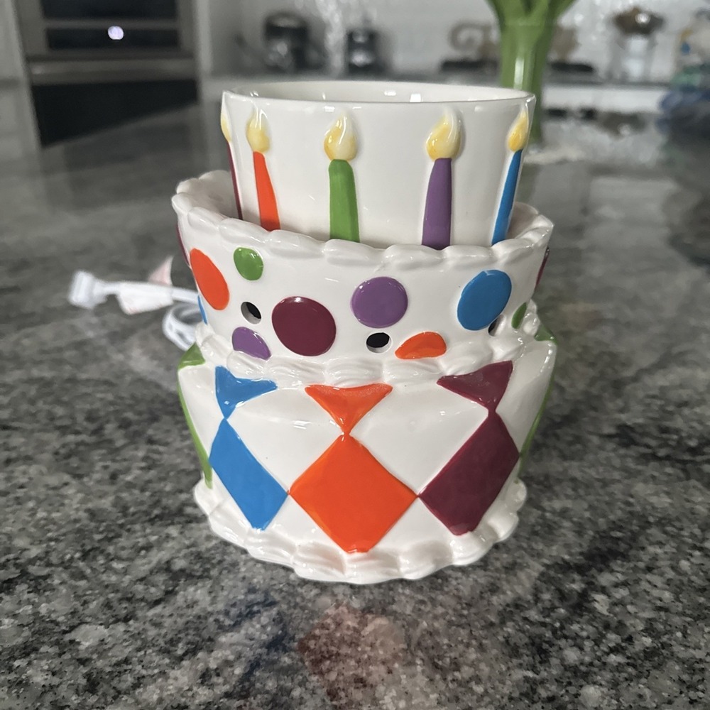 Retired Scentsy "It's a‎ Party" Birthday Cake Wax Warmer With Bulb MINT